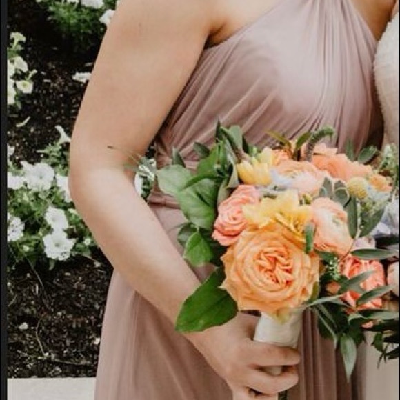 Popular bridesmaid gown, worn once, great condition . Mauve color - Picture 2 of 2